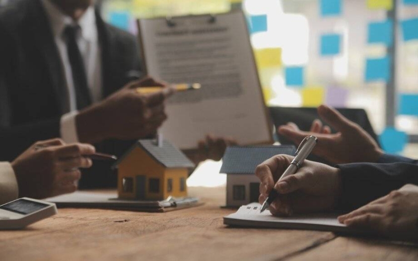 الخبرات الميدانية أم الشهادات الجامعية الأهم في أسواق العقار ؟